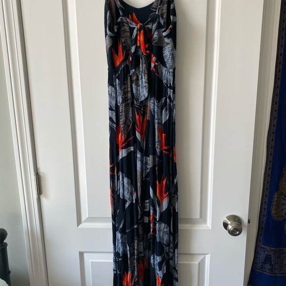 Maxi Dress With Tie Back - Picture 5 of 5